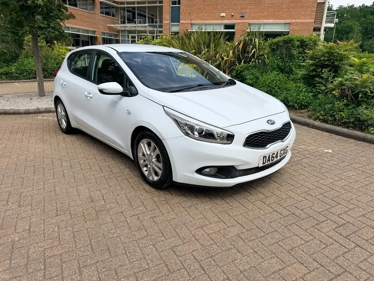 Used Kia Ceed 98 HP (72 kW) 2014 White Hatchback