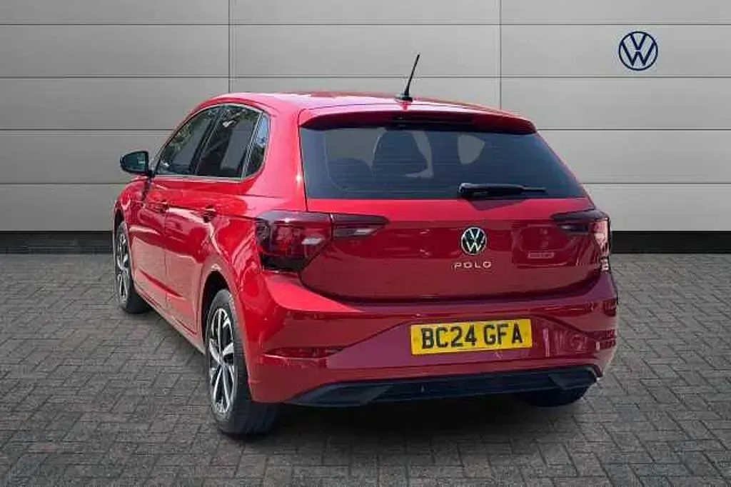 Used VW Polo Life 95 HP (69 kW) 2024 Red Hatchback