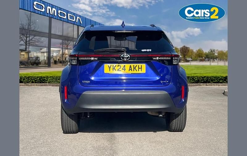 Used Toyota Yaris Cross Design 113 HP (83 kW) 2024 Blue SUV