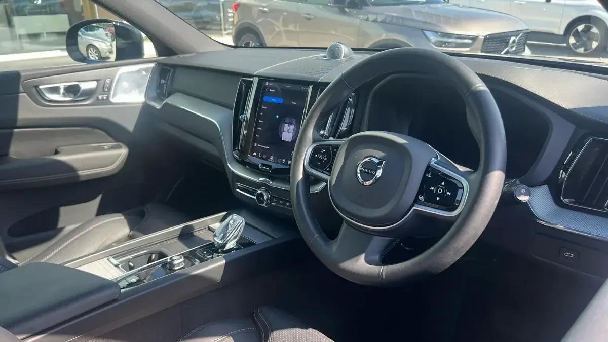 Used Volvo XC60 Ultra 250 HP (183 kW) 2025 Black SUV