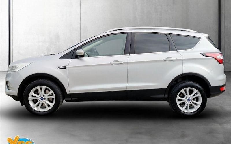 Usado Ford Kuga Titanium 120 CV (88 kW) 2017 Plateado SUV
