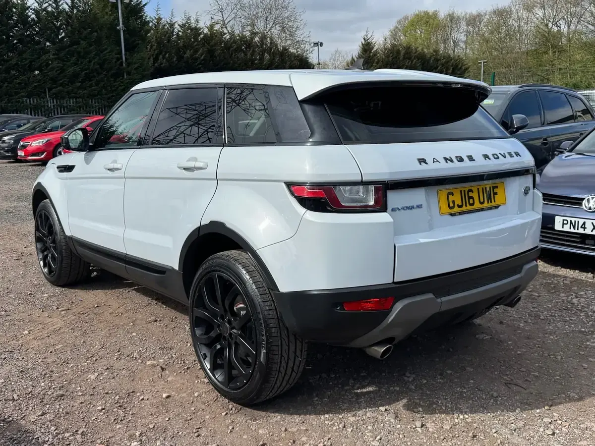 Used Land Rover Range Rover evoque SE 150 HP (110 kW) 2016 White Estate