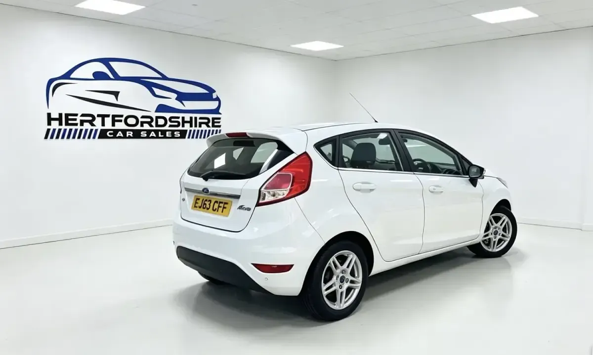 Used Ford Fiesta Zetec 2013 White Hatchback