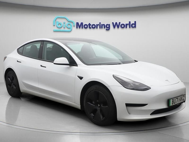 White Used 2021 Tesla Model 3 Standard Range Plus Sedan | £14,700 (A bit pricey) - Image 1/4