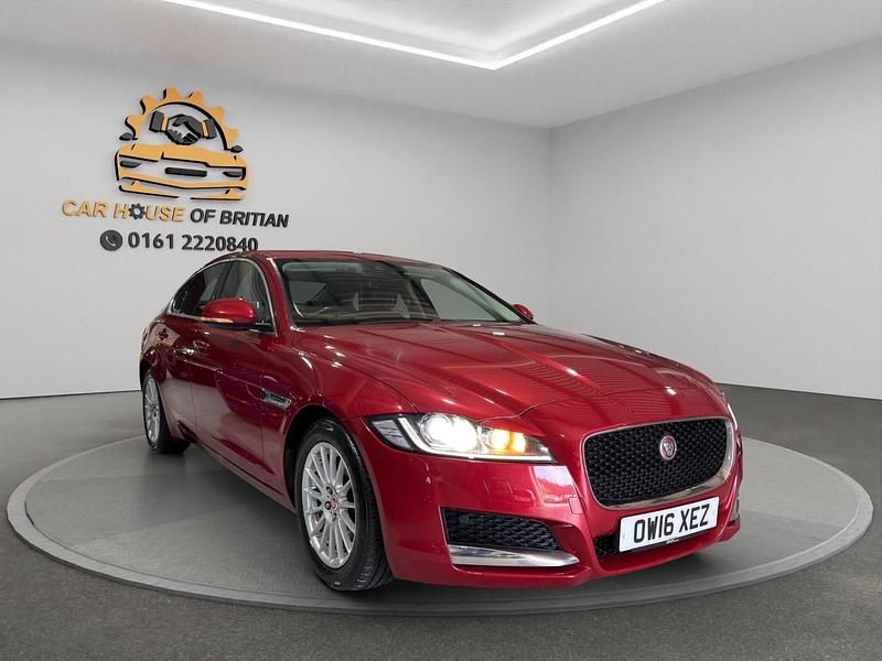 Used Jaguar XF Prestige 180 HP (132 kW) 2016 Red Sedan