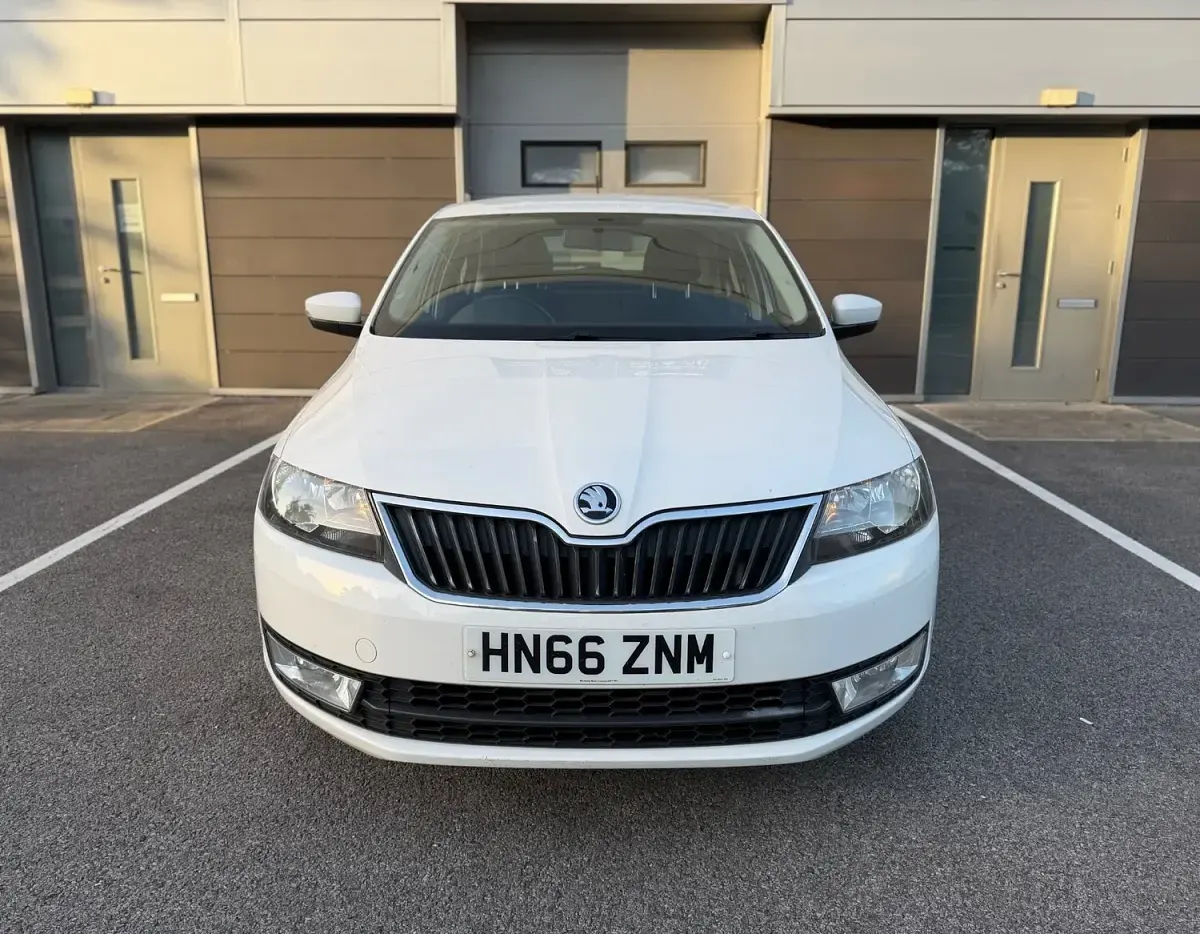 Used Skoda Rapid SE 115 HP (84 kW) 2016 White Hatchback