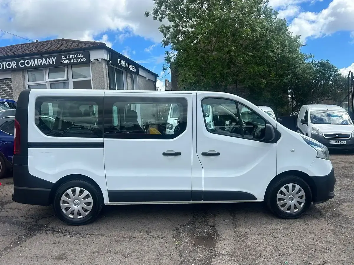 Used Renault Trafic Business 2015 White MPV