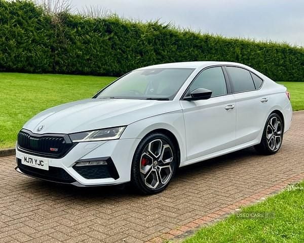 Used Skoda Octavia vRS 200 HP (147 kW) 2021 White Hatchback