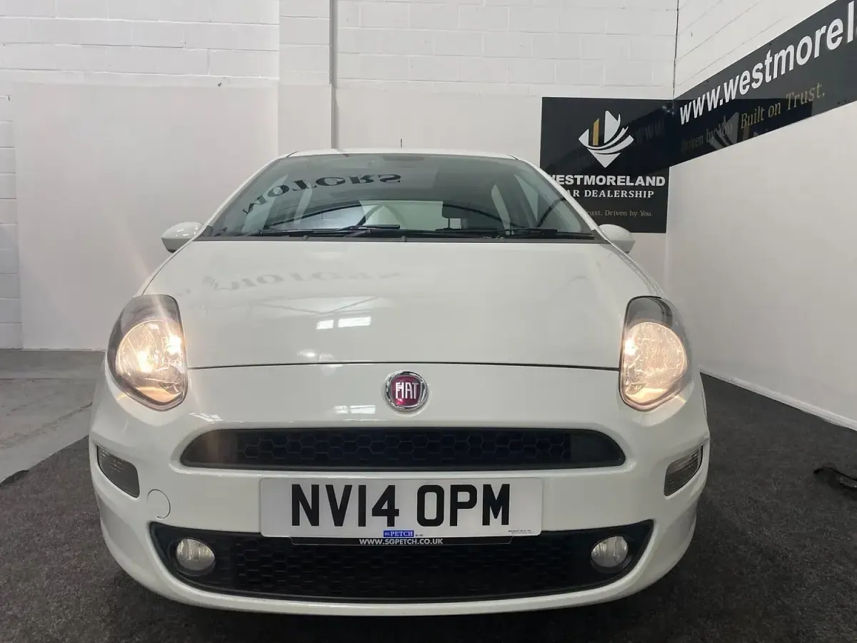 Used Fiat Punto Easy 69 HP (50 kW) 2014 White Hatchback