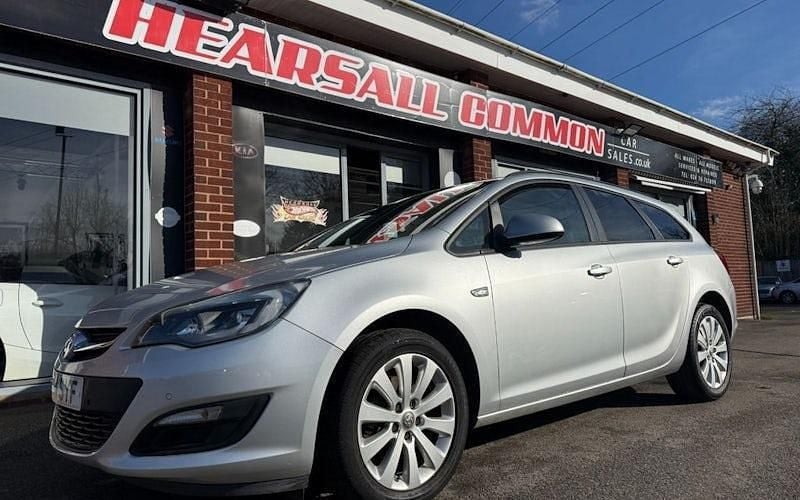 Used Vauxhall Astra Design Edition 110 HP (80 kW) 2015 Silver Estate