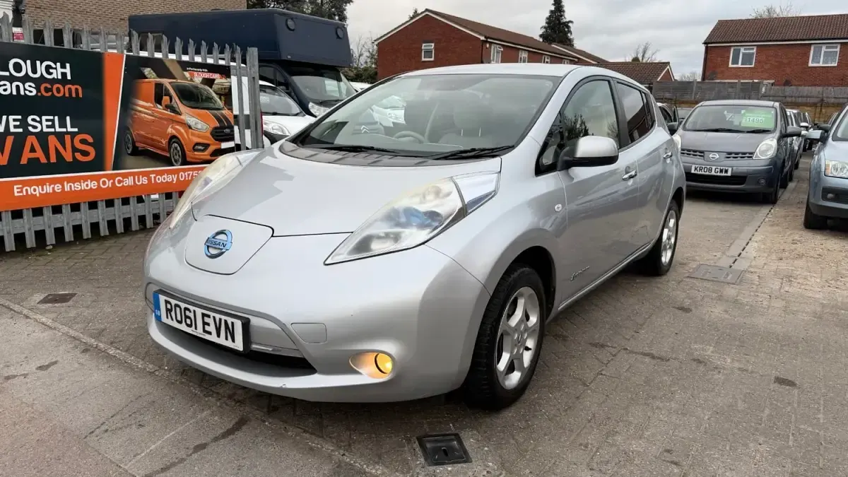 Second-hand Nissan Leaf 80 kW (109 CP) 2011 Argintiu Hatchback