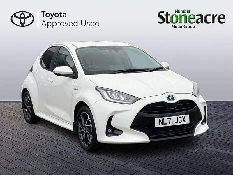 White Used 2021 Toyota Yaris Hybrid Design Hatchback | £16,000 (Fair price) - Image 1/2