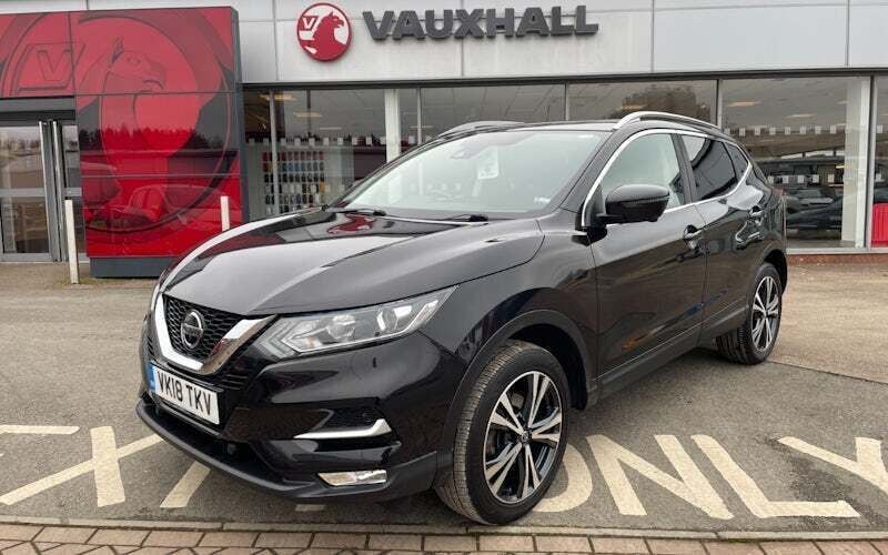 Black Used 2017 Nissan Qashqai N-Connecta SUV | £10,888 (Fair price) - Image 1/4