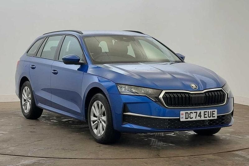 Race blue metallic Used 2025 Skoda Octavia SE Technology Estate | £27,299 (Expensive) - Image 1/4