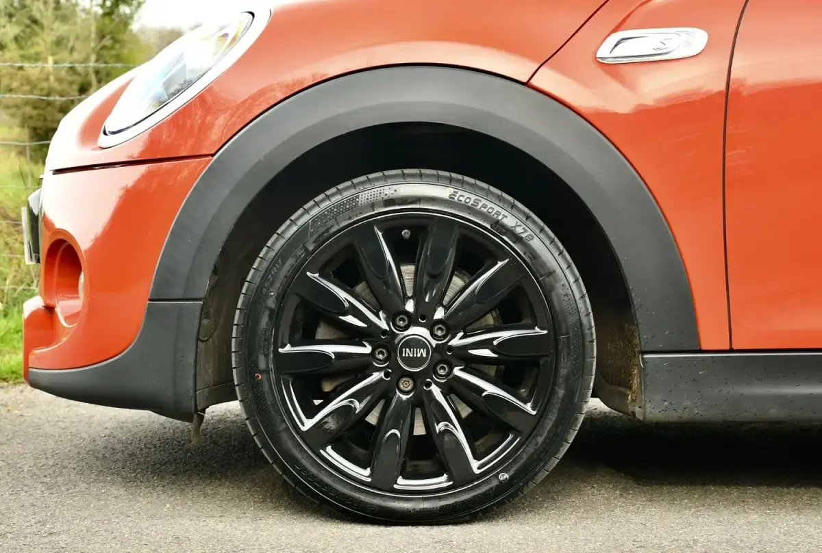Begagnad Mini Cooper S Exclusive 2019 Orange Halvkombi