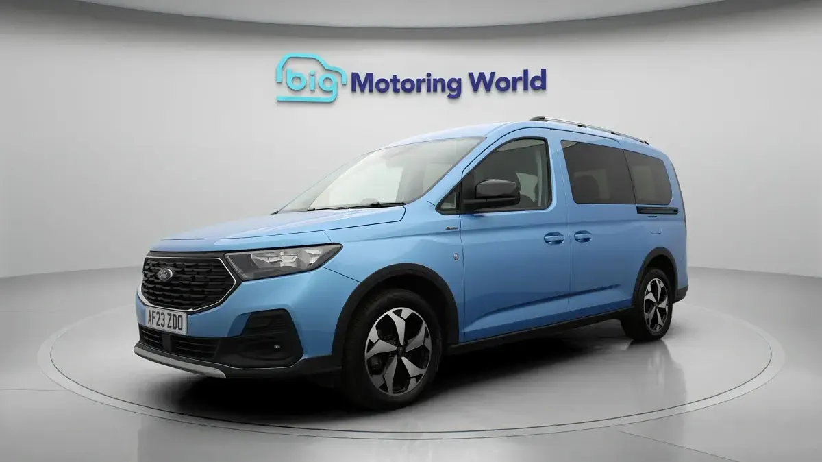 Used Ford Grand Tourneo Connect Active 122 HP (89 kW) 2023 Blue MPV