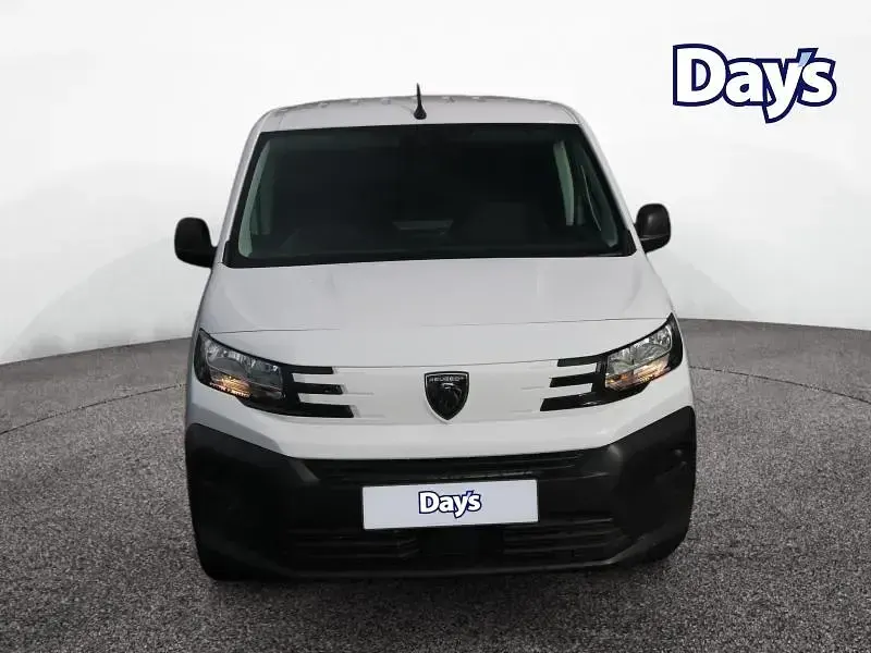 Used Peugeot Partner S 131 HP (96 kW) 2024 White MPV