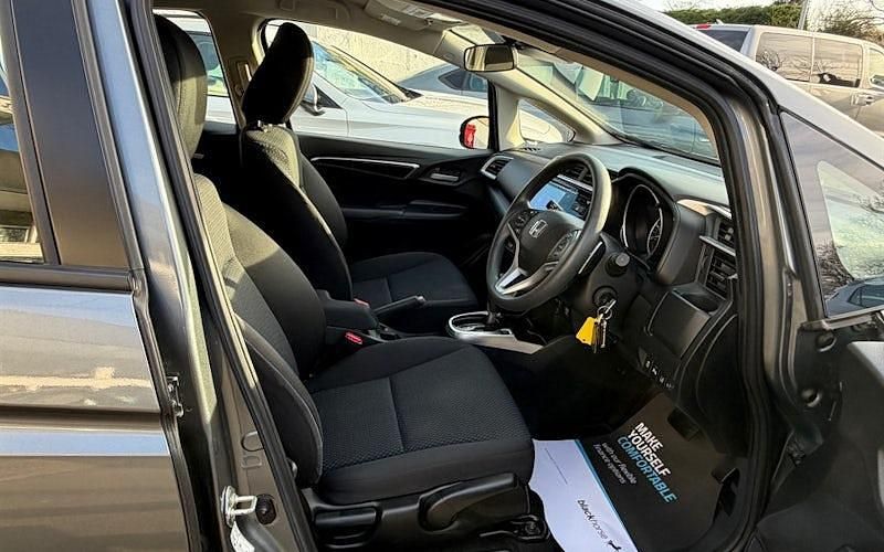 Used Honda Jazz SE 102 HP (75 kW) 2020 Grey Hatchback