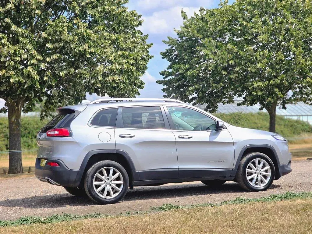 Used Jeep Cherokee Limited 200 HP (147 kW) 2016 Grey SUV