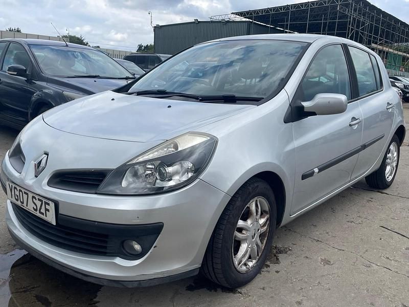 Used Renault Clio II Dynamique 111 HP (81 kW) 2007 Silver Hatchback