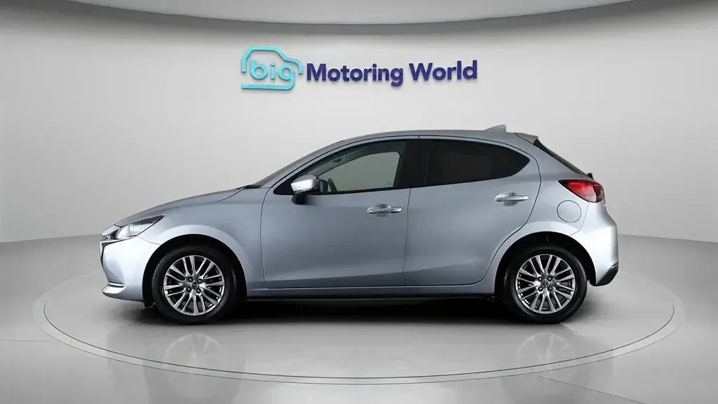 Usado Mazda 2 Inclusive 90 HP (66 kW) 2023 Prateado Citadino