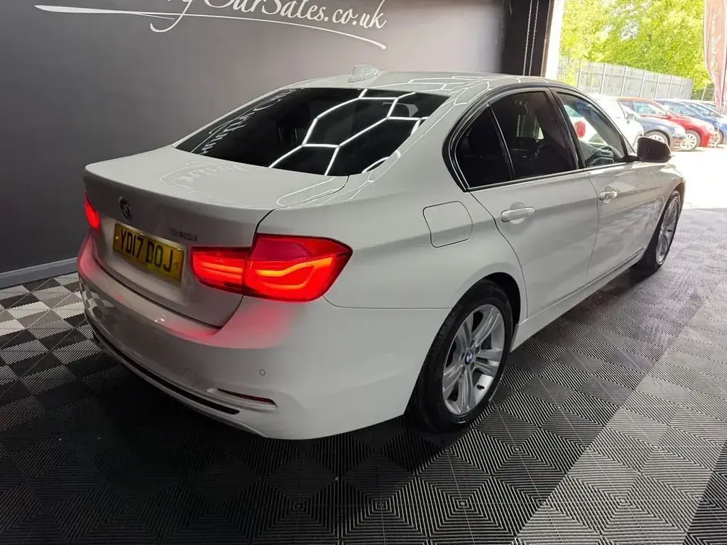 Used BMW 318 Sport Line 136 HP (100 kW) 2017 White Sedan