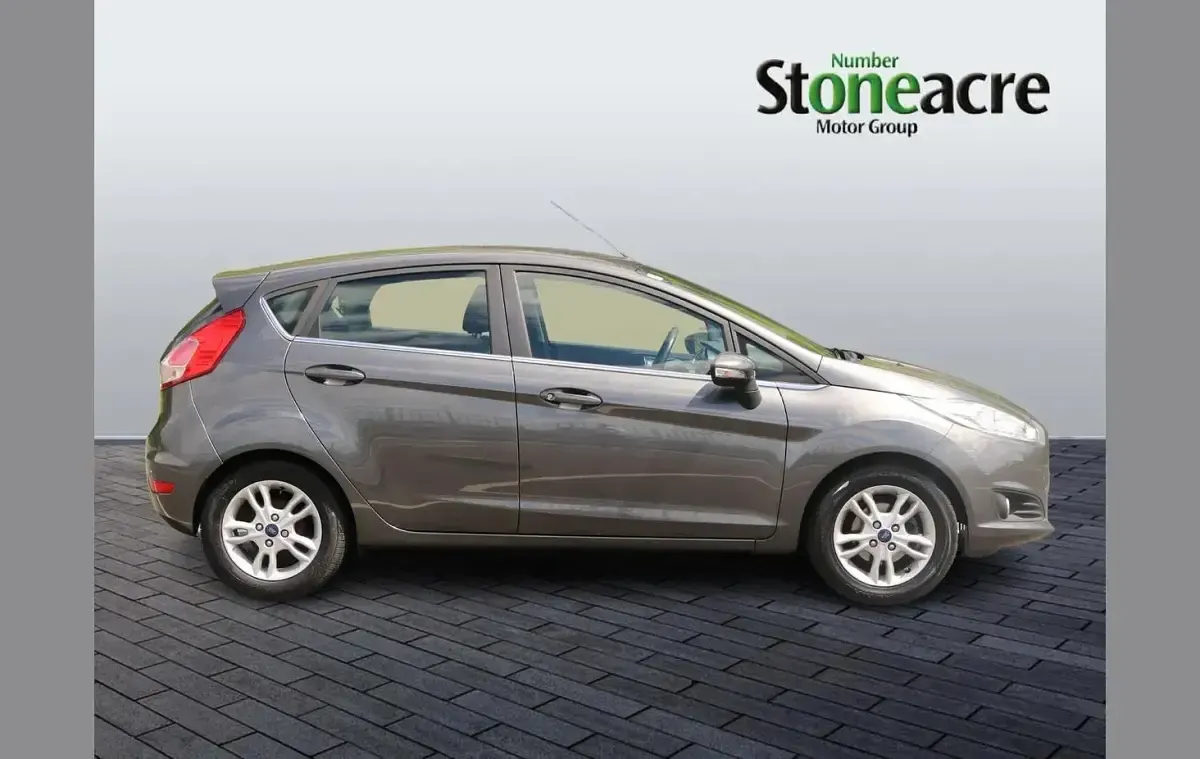 Used Ford Fiesta Zetec 80 HP (58 kW) 2016 Grey Hatchback