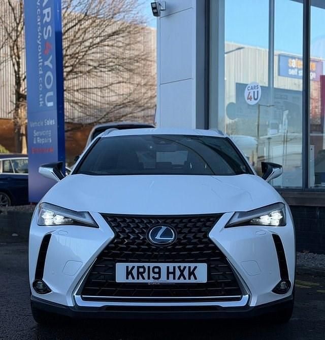 Used Lexus UX 250h 184 HP (135 kW) 2019 White SUV