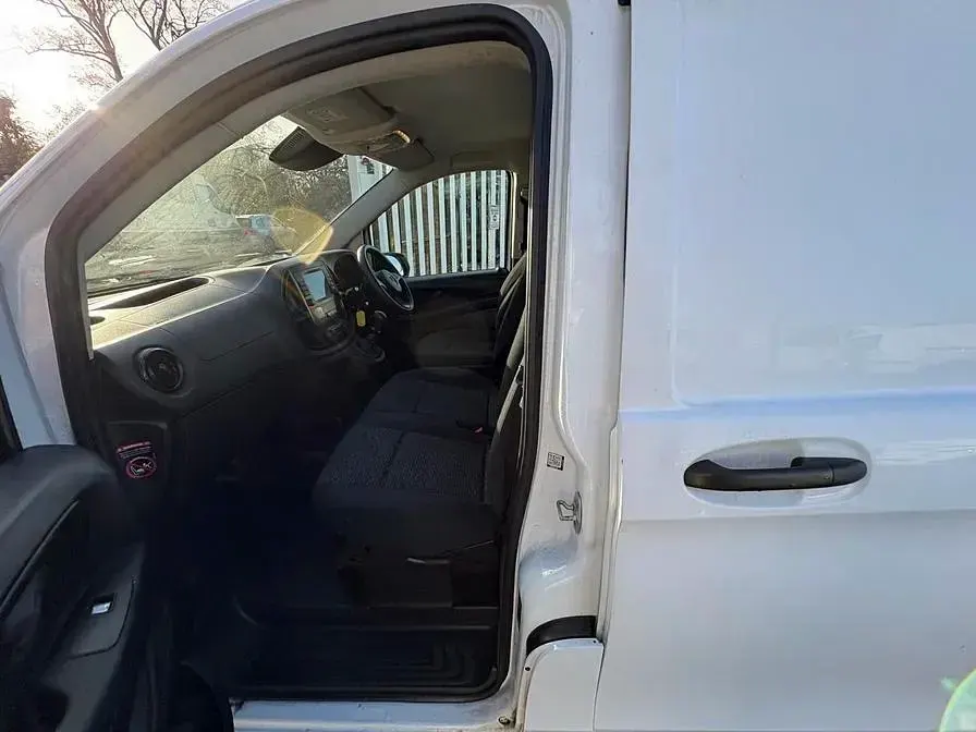 Used Mercedes Vito Progressive 100 HP (73 kW) 2021 White Van
