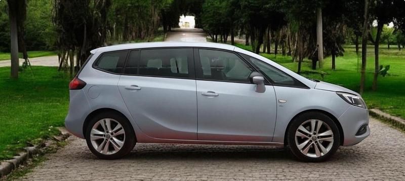 Used Vauxhall Zafira Tourer SRi 140 HP (102 kW) 2017 Silver MPV