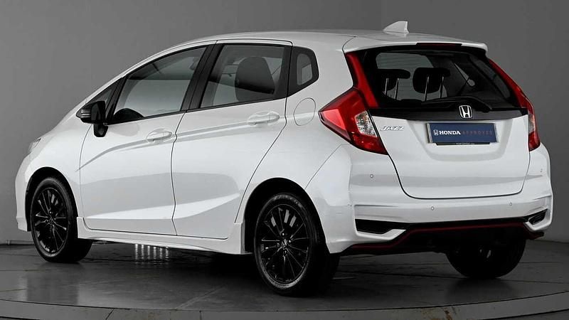Used Honda Jazz Sport 130 HP (95 kW) 2018 Pearl white orchid Hatchback