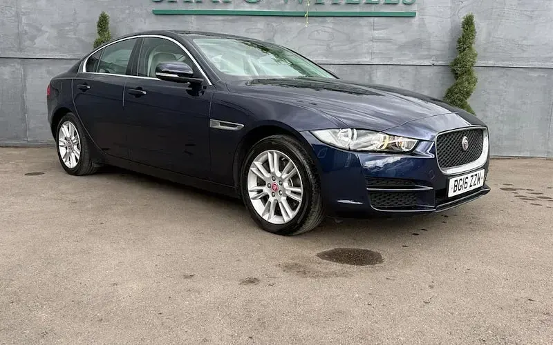 Used Jaguar XE Prestige 179 HP (131 kW) 2019 Sedan