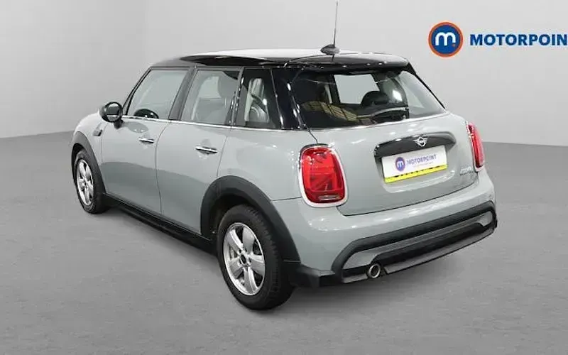 Begagnad Mini Cooper Classic 136 HK (100 kW) 2022 Grå Halvkombi