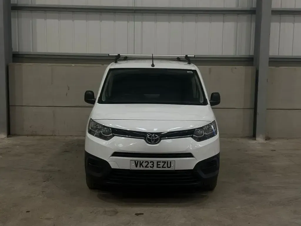 Used Toyota Proace Active 100 HP (73 kW) 2023 White MPV
