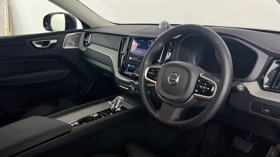 Used Volvo XC60 Ultra 247 HP (181 kW) 2025 Black SUV