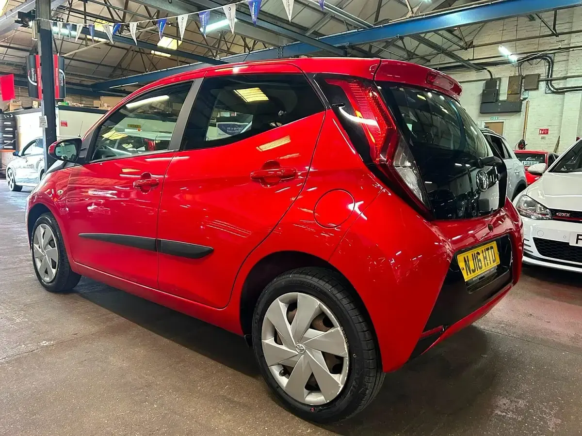 Used Toyota Aygo X-play 69 HP (50 kW) 2016 Red Hatchback
