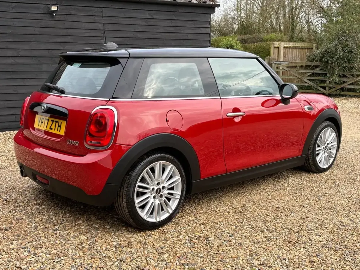 Usado Mini Cooper Hatch 136 CV (100 kW) 2017 Rojo Utilitario