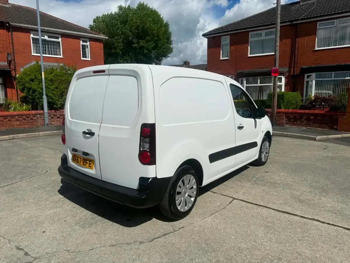 Usado Citroën Berlingo 75 CV (55 kW) 2018 Blanco Monovolumen