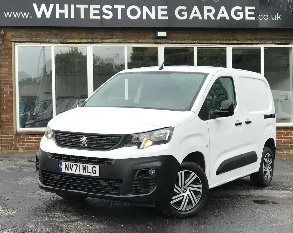 Used Peugeot Partner 131 HP (96 kW) 2022 White MPV