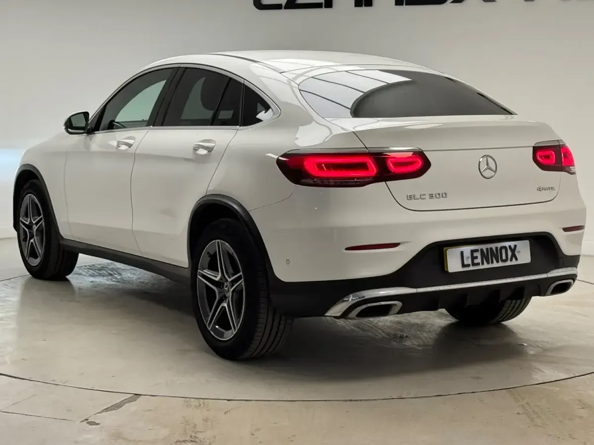Używany Mercedes GLC300e AMG line 2022 Biały Coupe