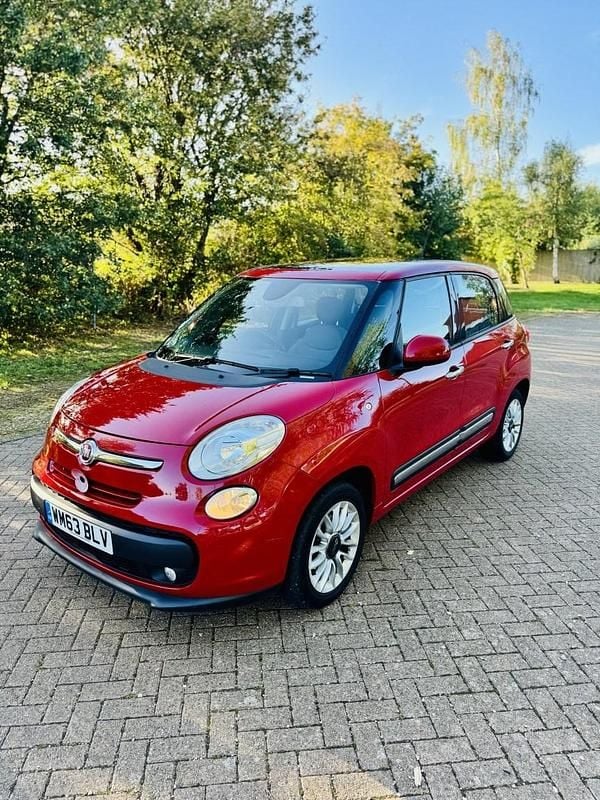 Used Fiat 500L Lounge 85 HP (62 kW) 2013 Red MPV