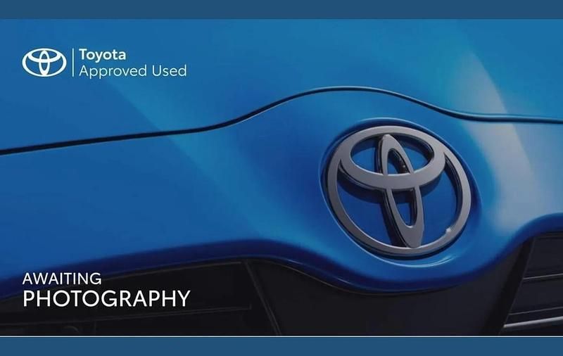 Used Toyota Yaris Hybrid Design 113 HP (83 kW) 2020 Blue Hatchback