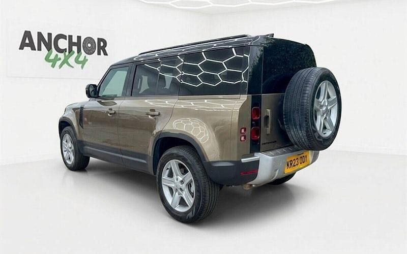 Używany Land Rover Defender SE 249 KM (183 kW) 2023 SUV