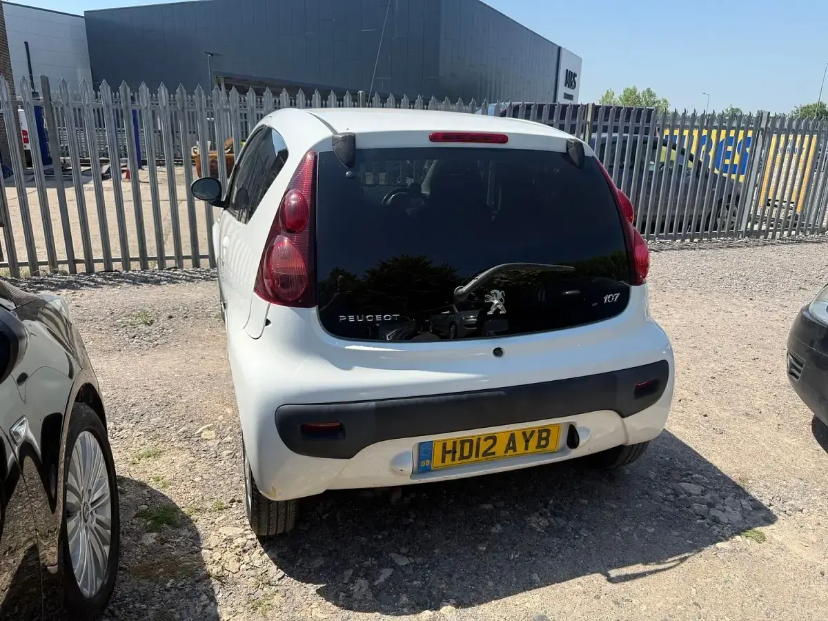 Used Peugeot 107 Allure 68 HP (50 kW) 2012 White Hatchback