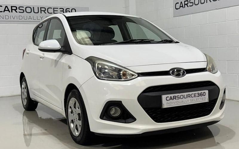 Used Hyundai i10 SE 87 HP (63 kW) 2015 White Hatchback