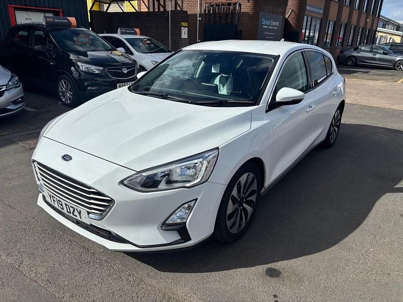 Used Ford Focus Zetec 100 HP (73 kW) 2019 White Hatchback
