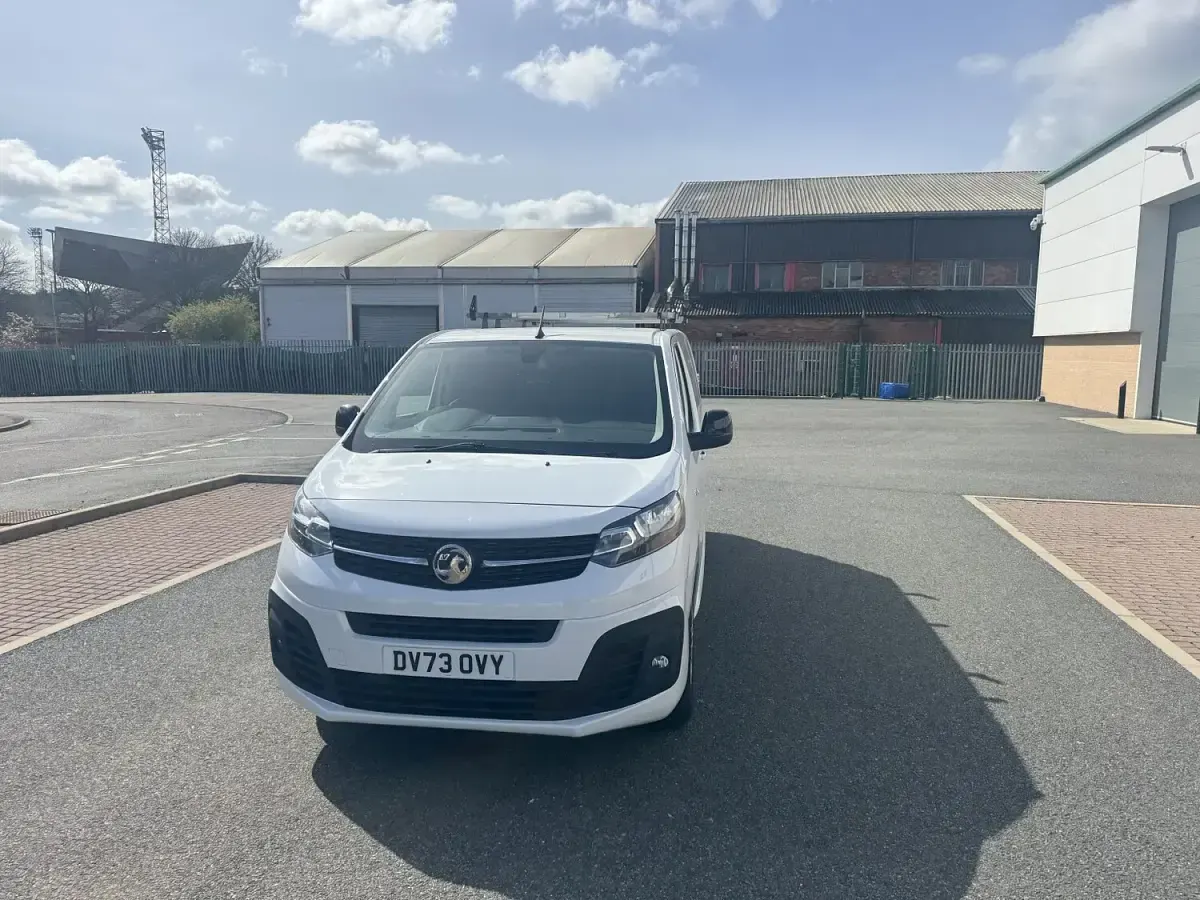 Used Vauxhall Vivaro 100 HP (73 kW) 2023 White MPV