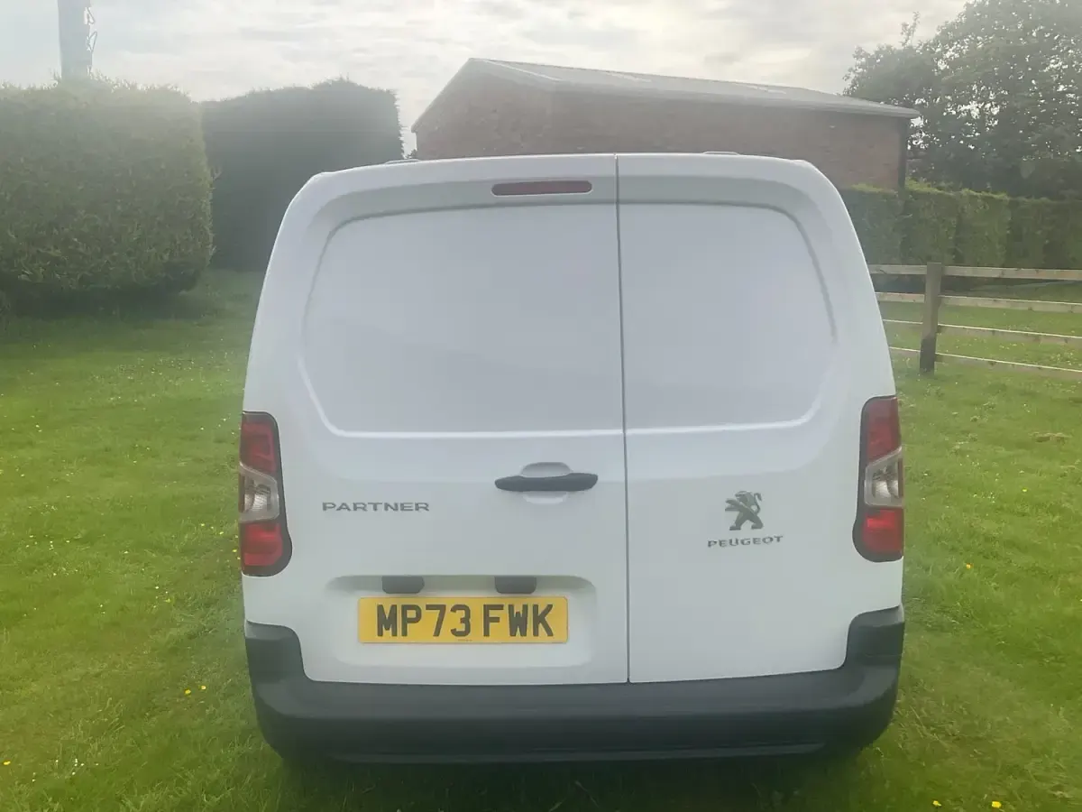 Used Peugeot Partner Premium 131 HP (96 kW) 2024 White MPV