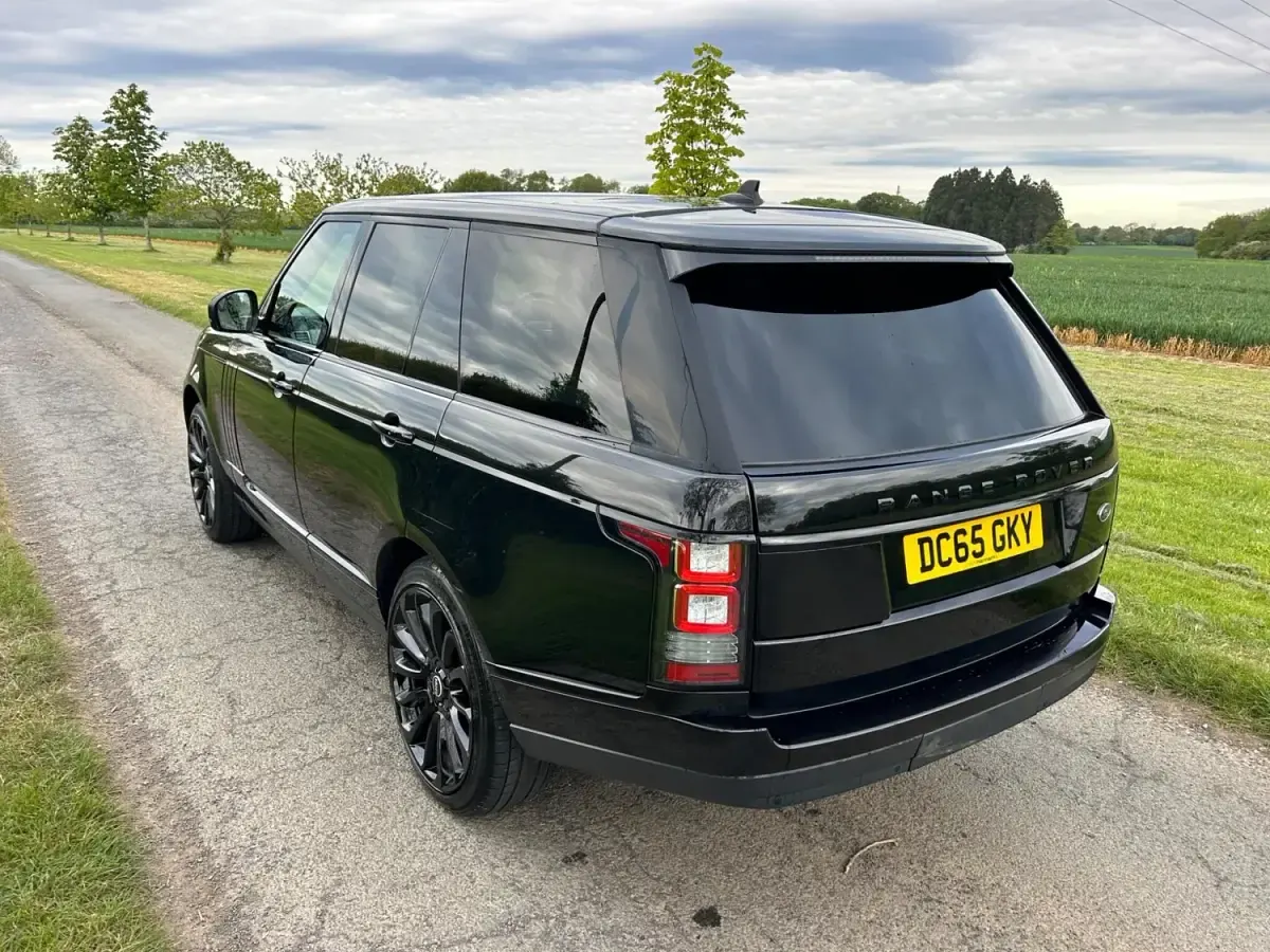 Używany Land Rover Range Rover Vogue 306 KM (225 kW) 2015 Czarny SUV