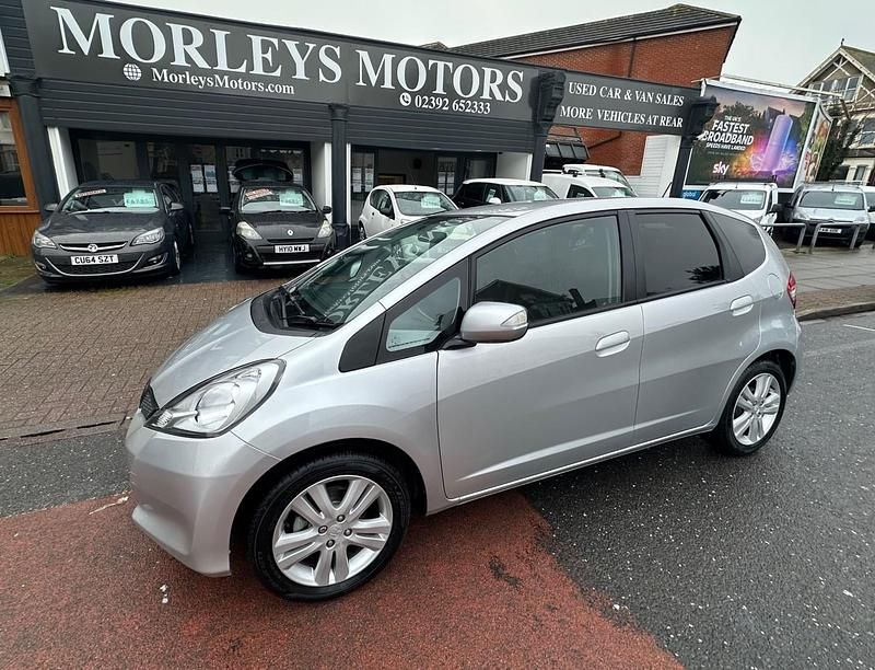 Used Honda Jazz ES 99 HP (72 kW) 2013 Silver Hatchback